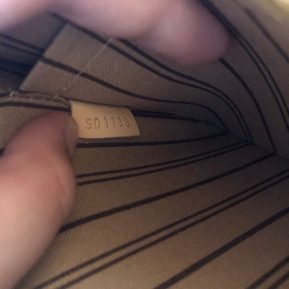 Louis Vuitton Pouch - Picture 8 of 9